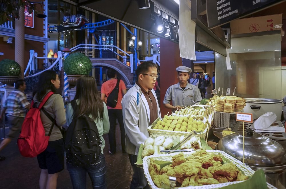 Buying fishball First World Mall