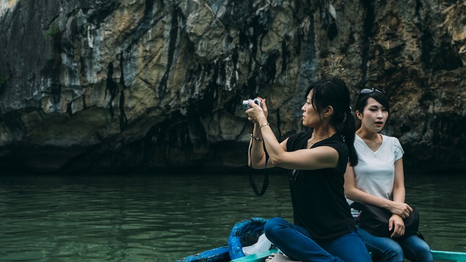 Tourist at Ha Long Bay