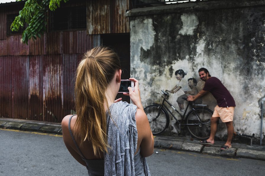 This is one example how we queue just before this couple to take a photo of the street arts.